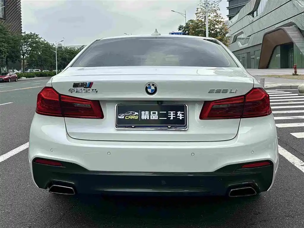 BMW 5 Series — миниатюра 8