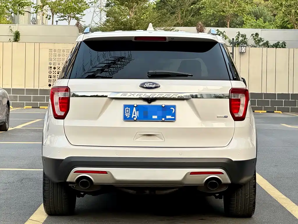 Ford Explorer (Import) — миниатюра 5