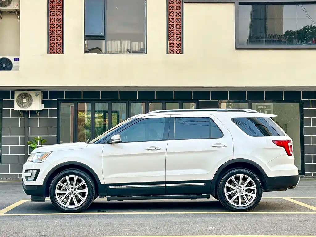 Ford Explorer (Import) — миниатюра 7