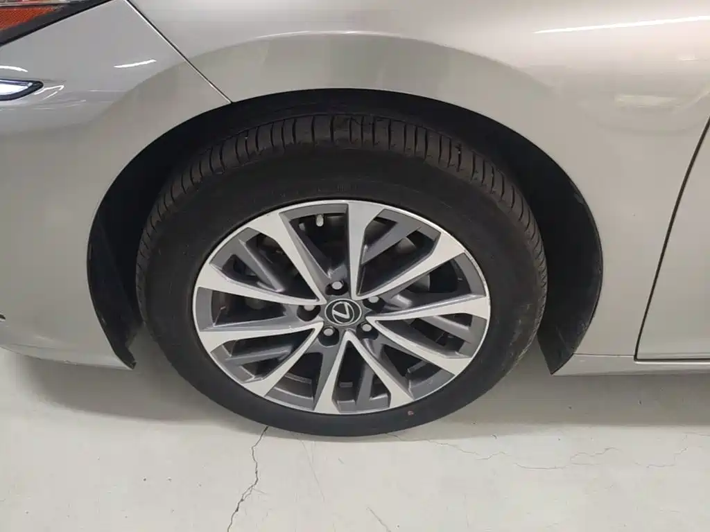 Lexus ES — миниатюра 23
