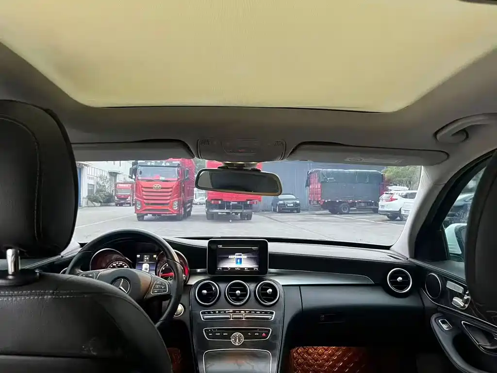 Mercedes-Benz C-Class — миниатюра 6