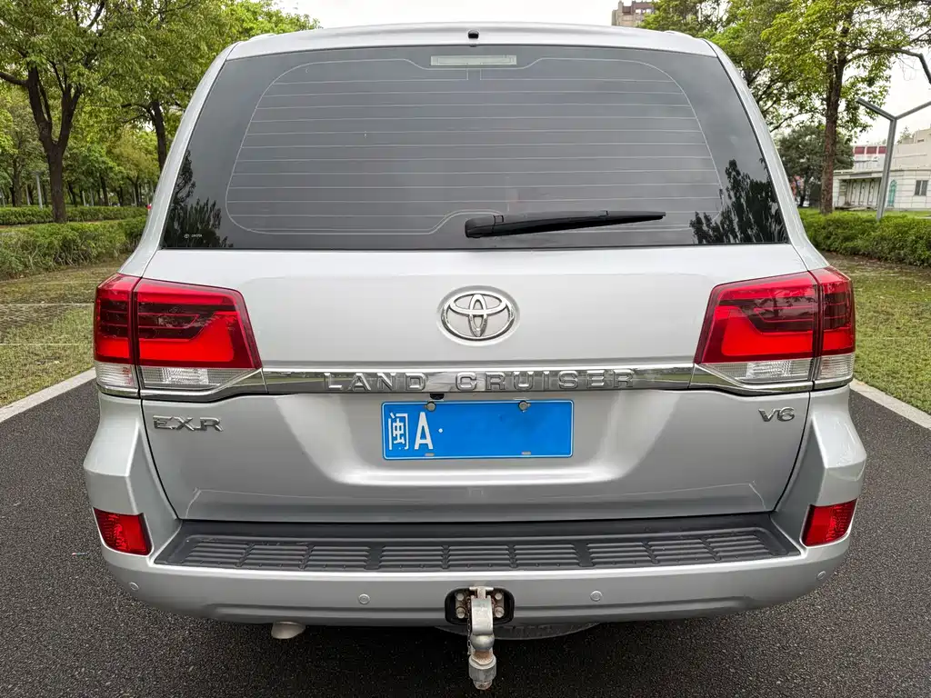 Toyota Land Cruiser — миниатюра 6