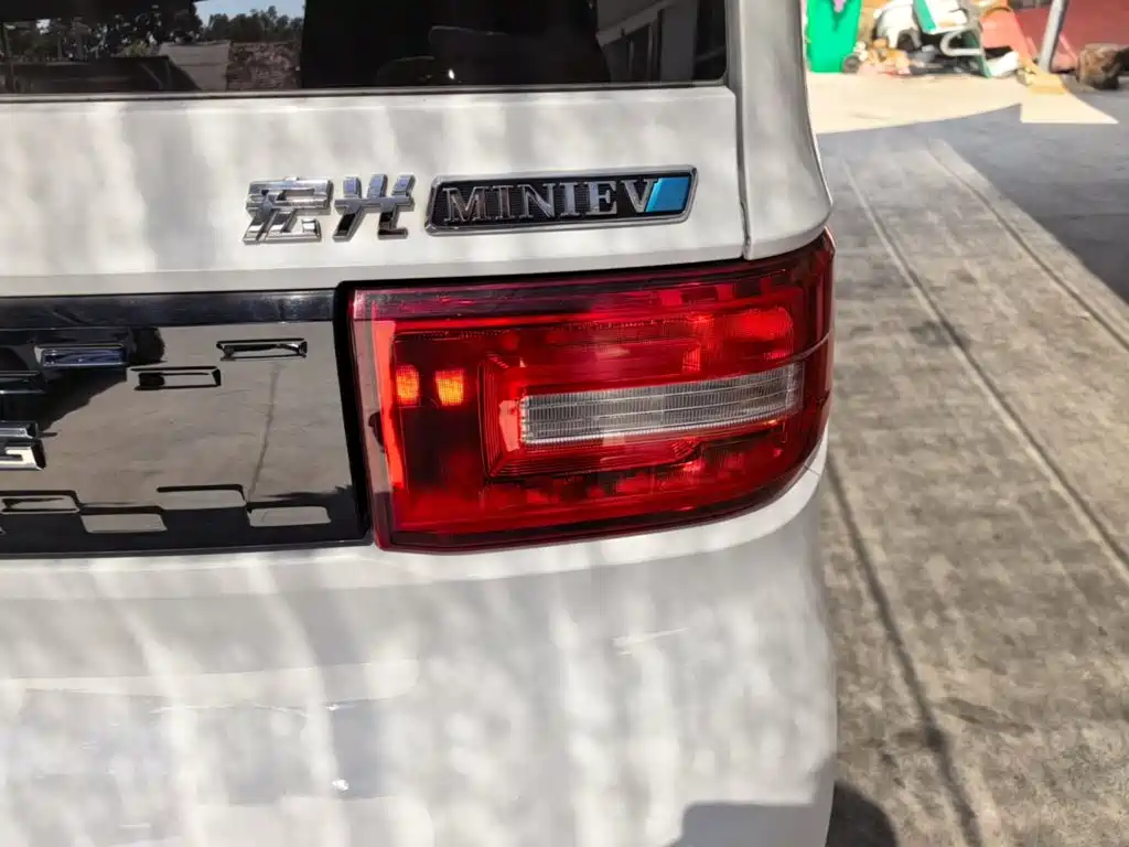Wuling MINIEV — миниатюра 8
