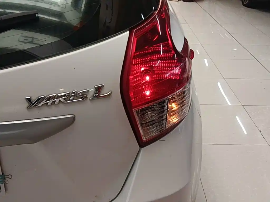 Toyota Yaris L — миниатюра 8