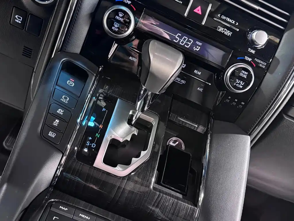 Lexus LM — миниатюра 5