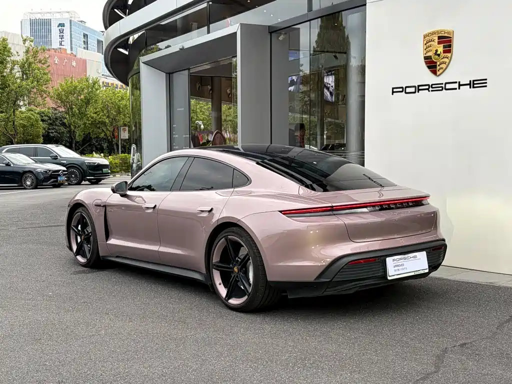 Porsche Taycan — миниатюра 6