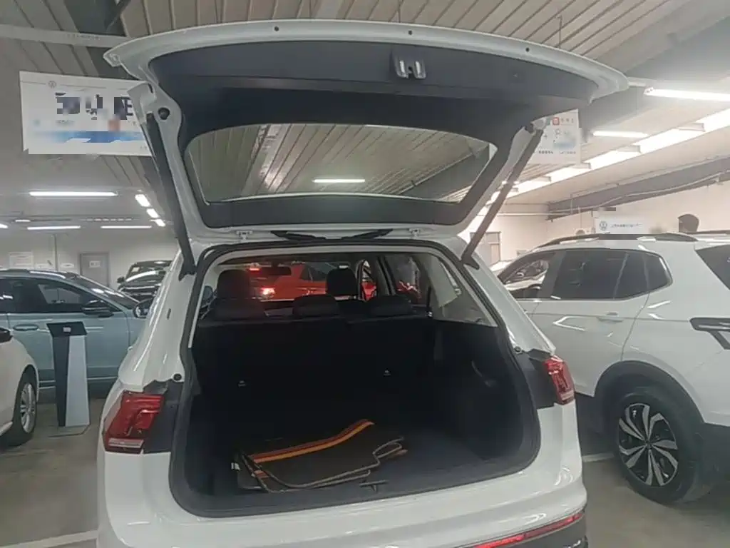 Volkswagen Tiguan L — миниатюра 19