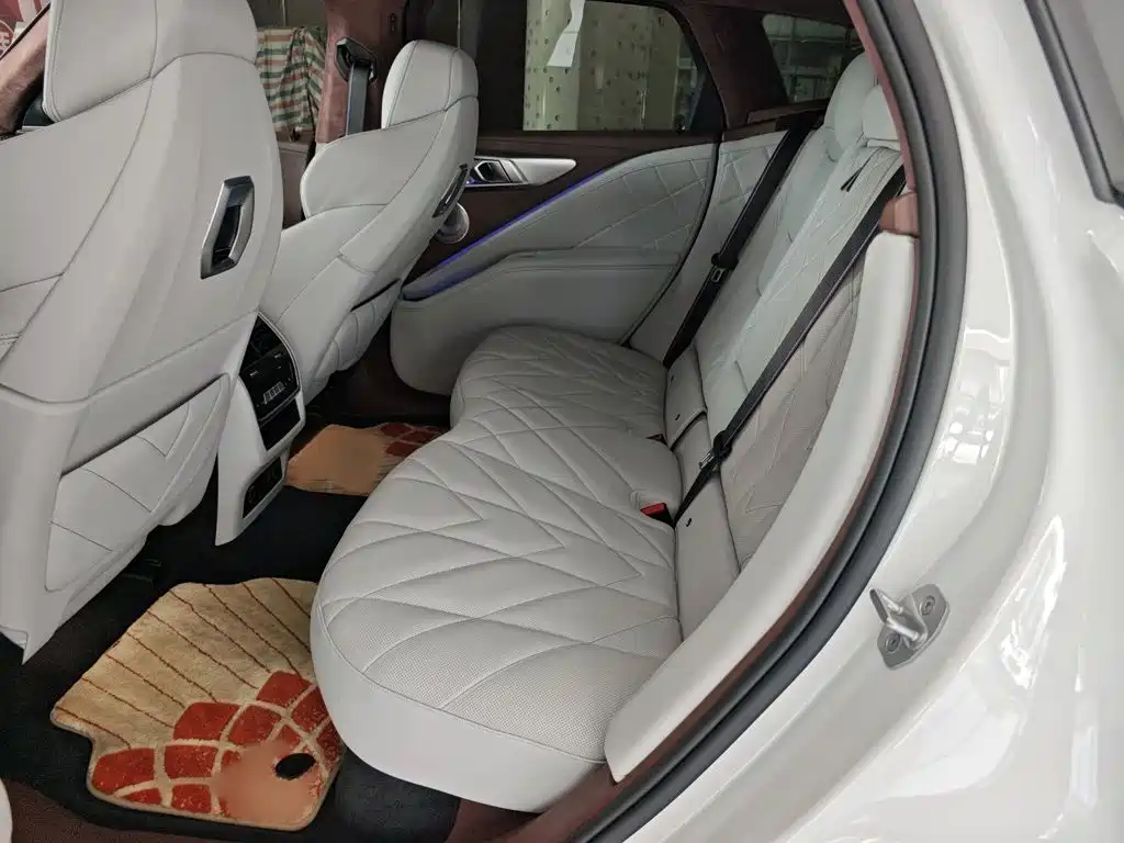 BMW XM — миниатюра 15