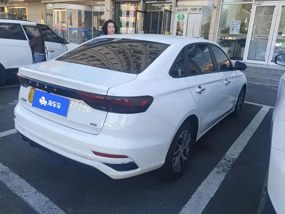 Geely Emgrand — миниатюра 3