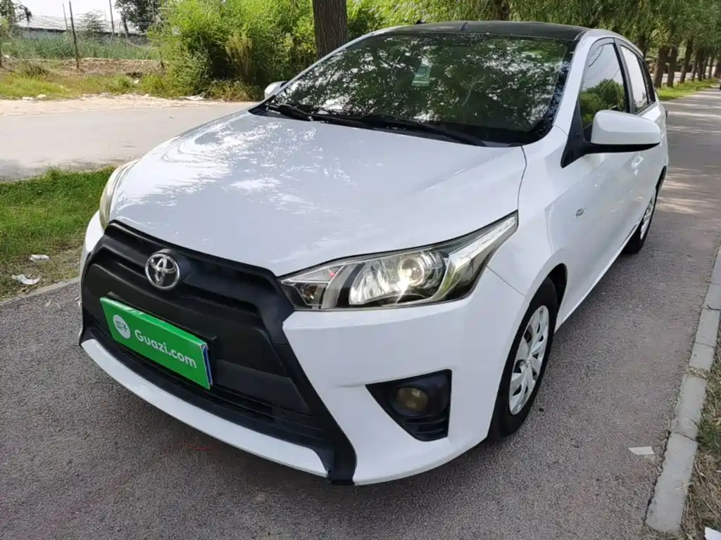Toyota Yaris L — миниатюра 2