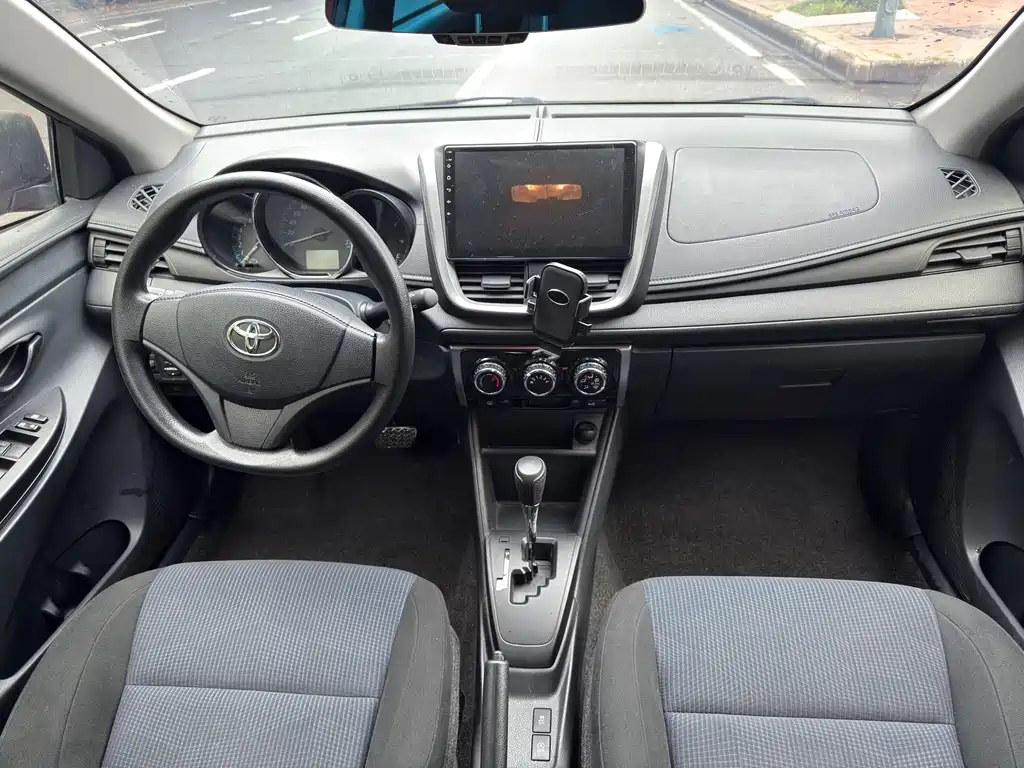 TOYOTA YARIS L ZHIXUAN