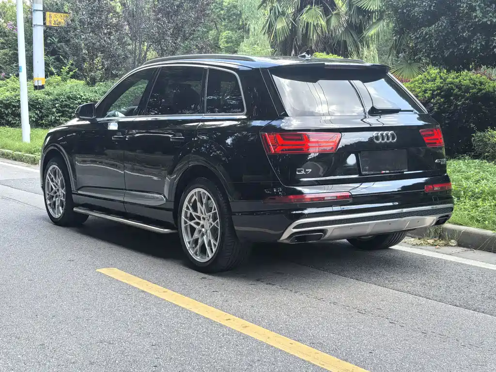 Audi Q7 — миниатюра 5
