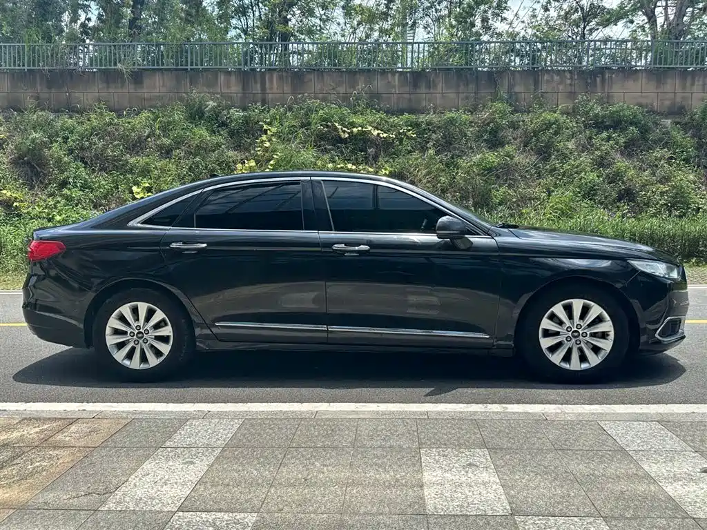 FORD TAURUS