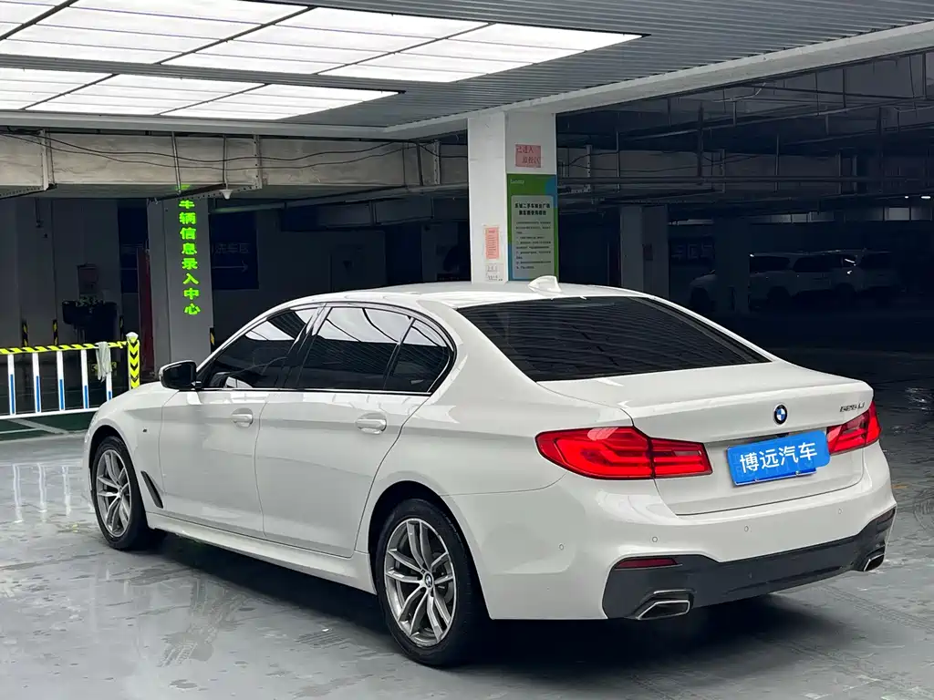 BMW 5 Series — миниатюра 7