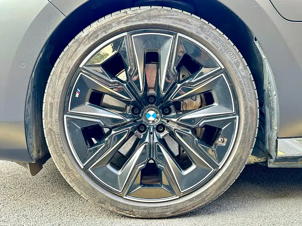 BMW i7 — миниатюра 23