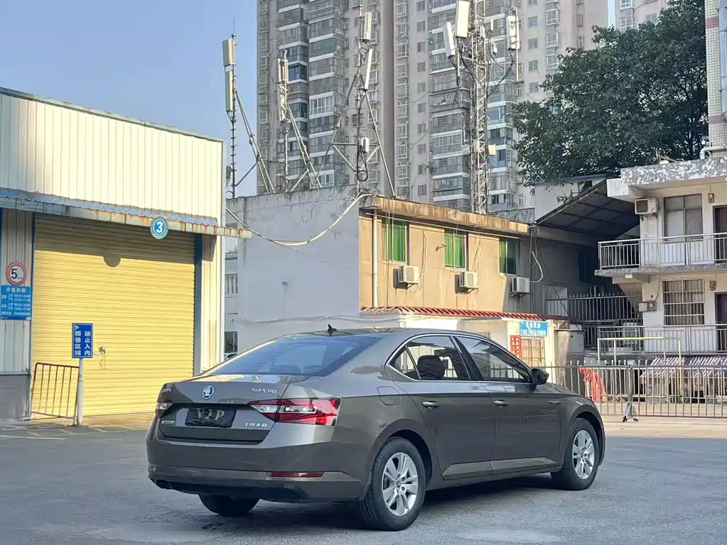 Skoda Superb — миниатюра 14
