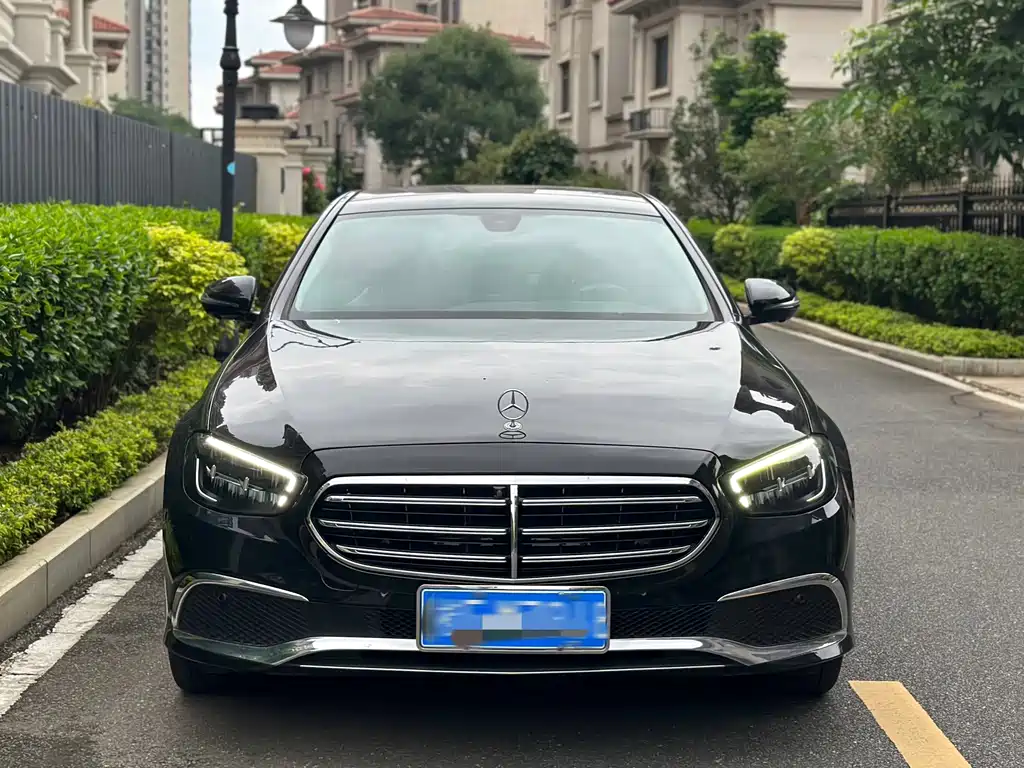 Mercedes-Benz E-Class — миниатюра 2