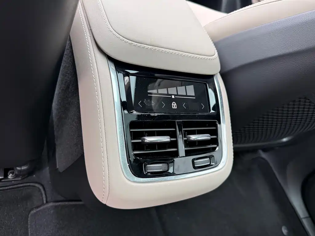 Volvo XC90 — миниатюра 24