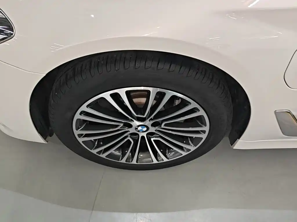 BMW 5 Series New Energy — миниатюра 23