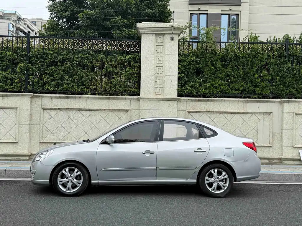 Hyundai Elantra — миниатюра 3