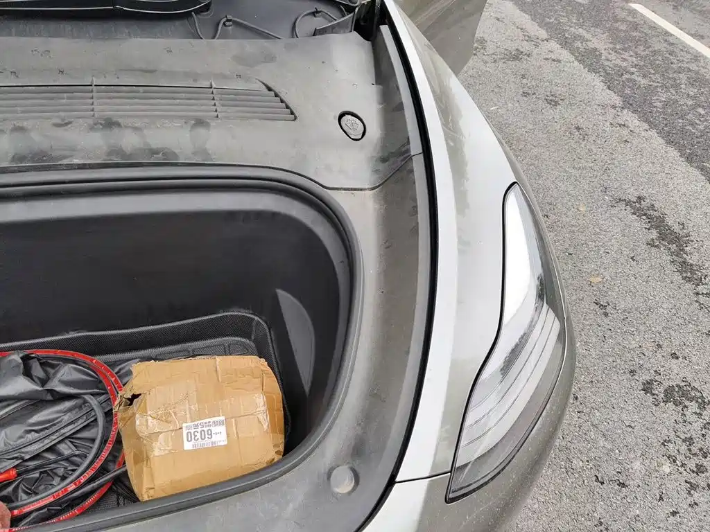 Tesla Model Y — миниатюра 21