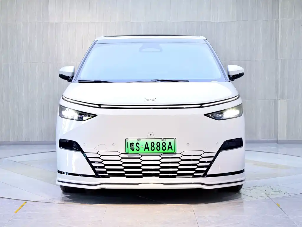 XPeng X9 — миниатюра 2