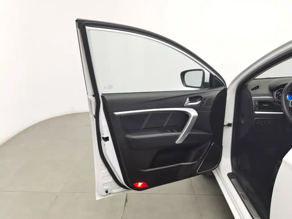 Geely Emgrand — миниатюра 8