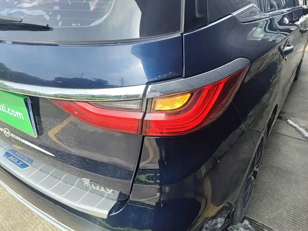 BYD MAX — миниатюра 8