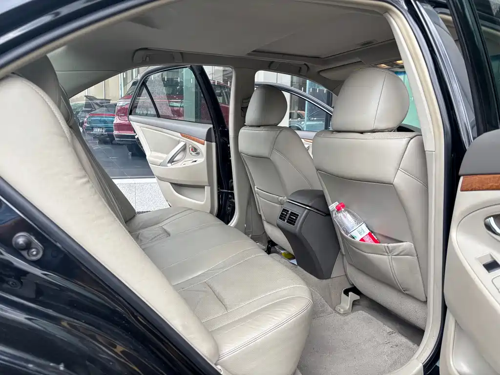 Toyota Camry — миниатюра 9
