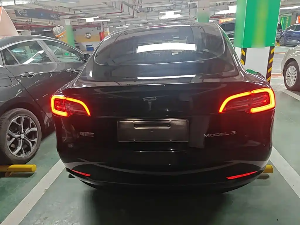 Tesla Model 3 — миниатюра 6