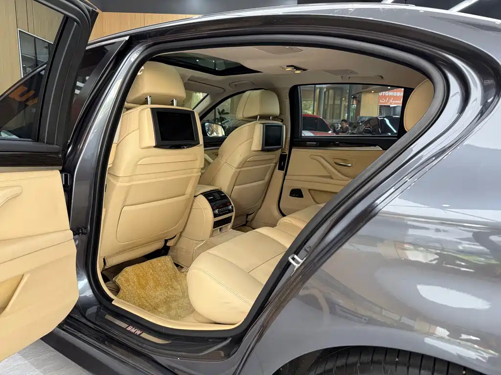 BMW 5 Series — миниатюра 24