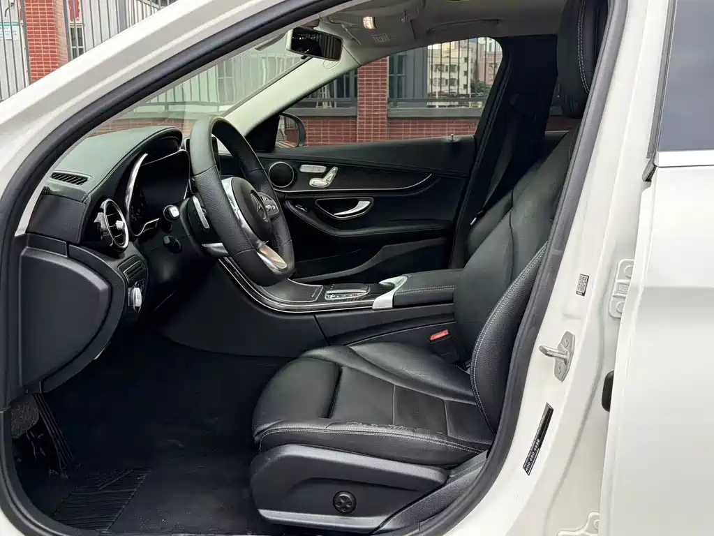 Mercedes-Benz C-Class — миниатюра 6
