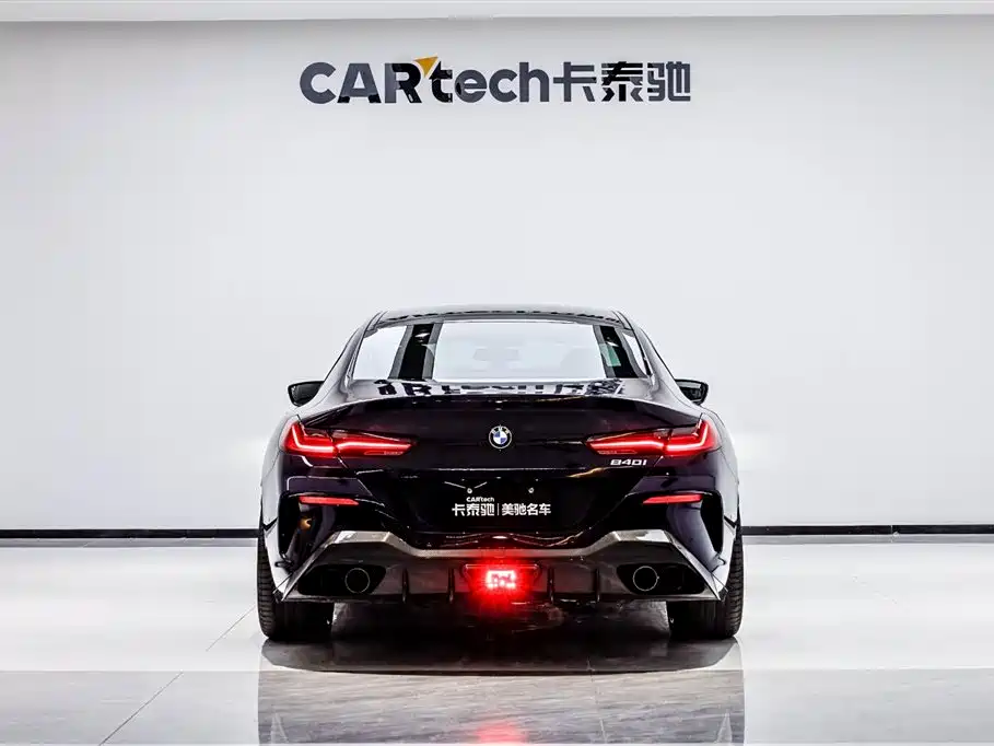 BMW  8 SERIES