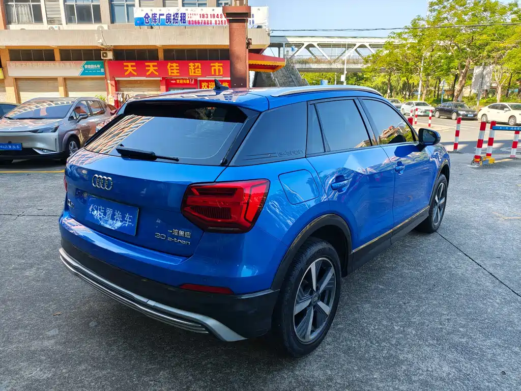 Audi Q2L e-tron — миниатюра 6