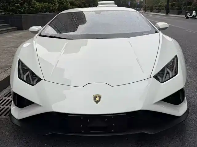 LAMBORGHINI HURACÁN