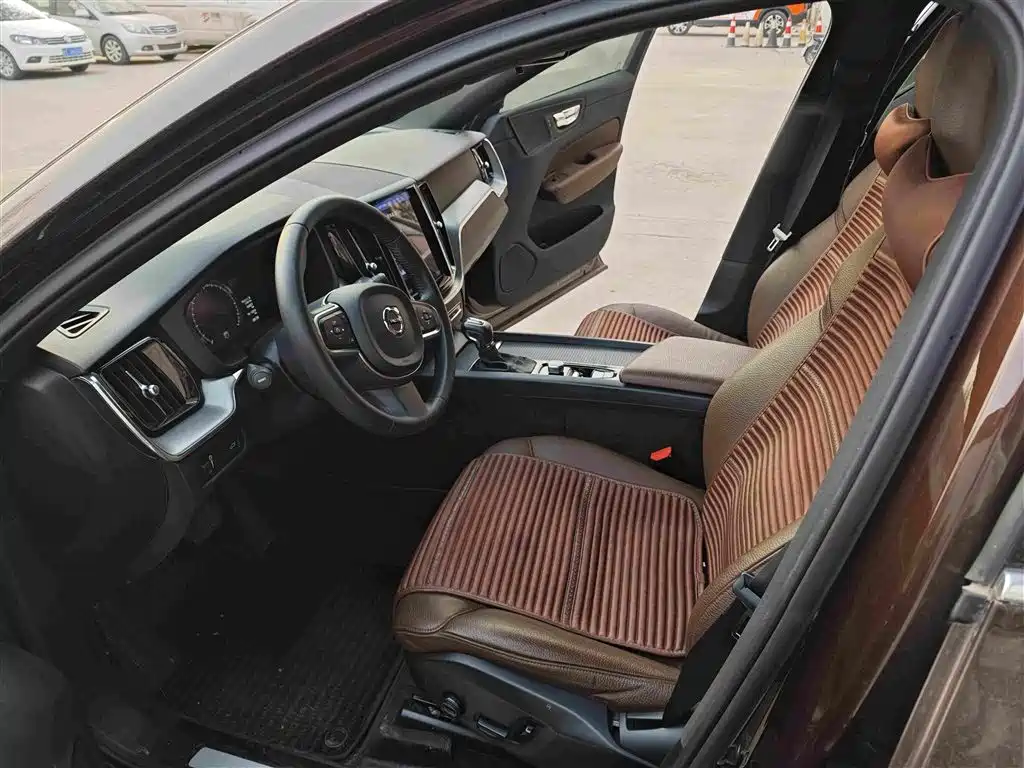 Volvo XC60 — миниатюра 4