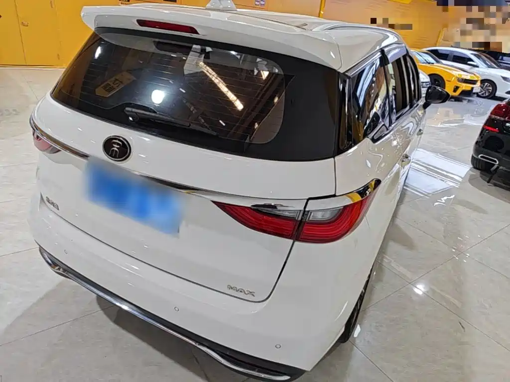 BYD MAX — миниатюра 7