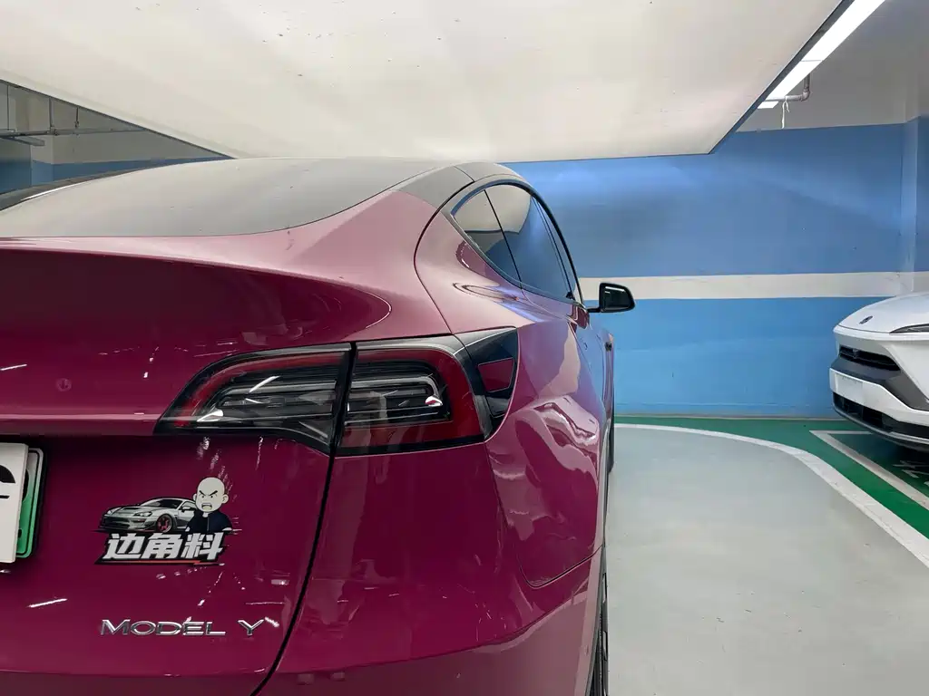 Tesla Model Y — миниатюра 10