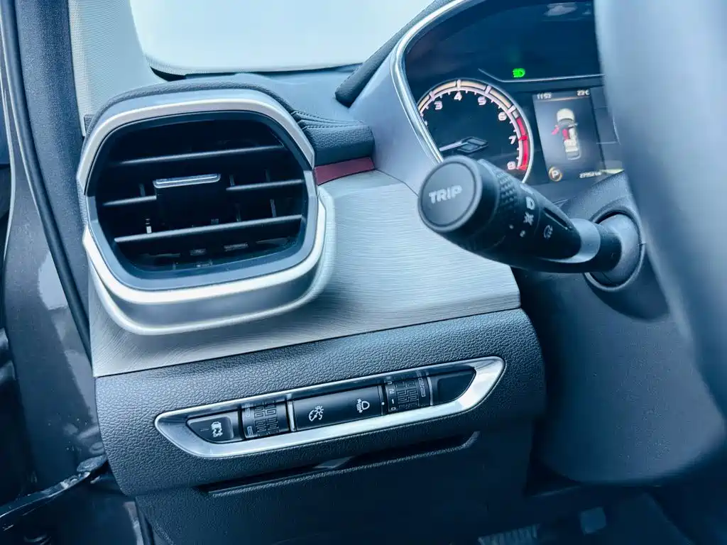 Geely Binyue — миниатюра 15