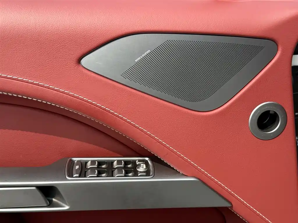 Aston Martin Rapide — миниатюра 25