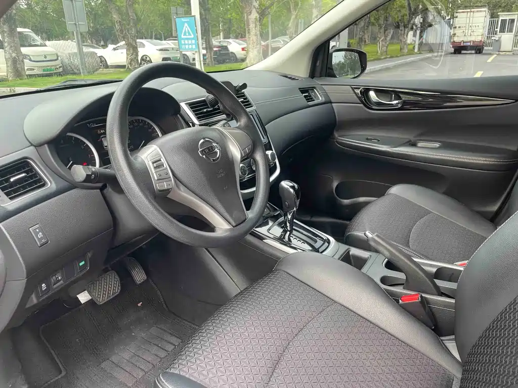 Nissan Tiida — миниатюра 4