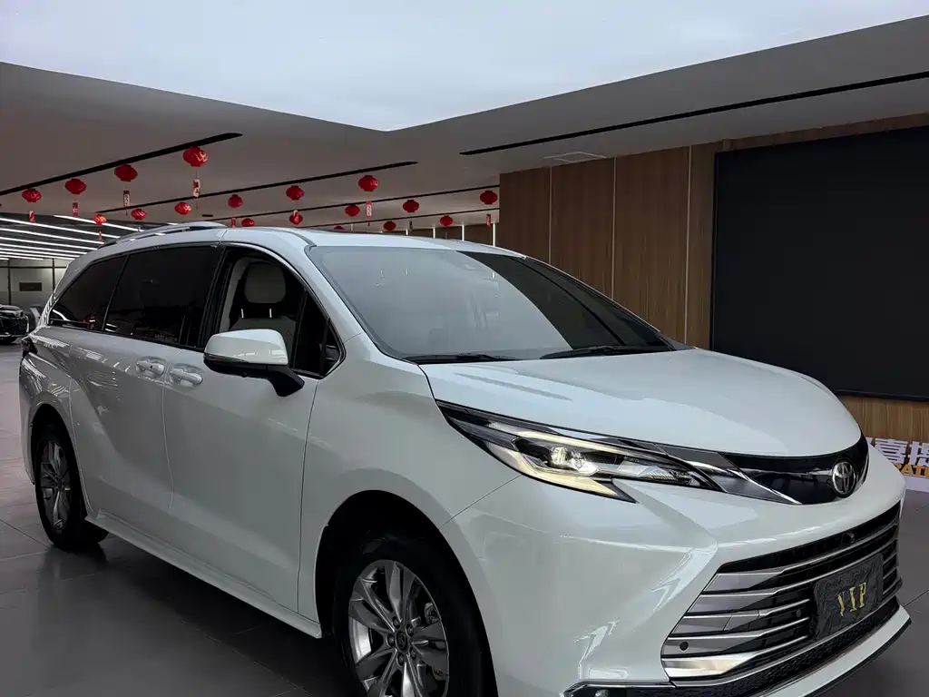 Toyota Sienna — миниатюра 2