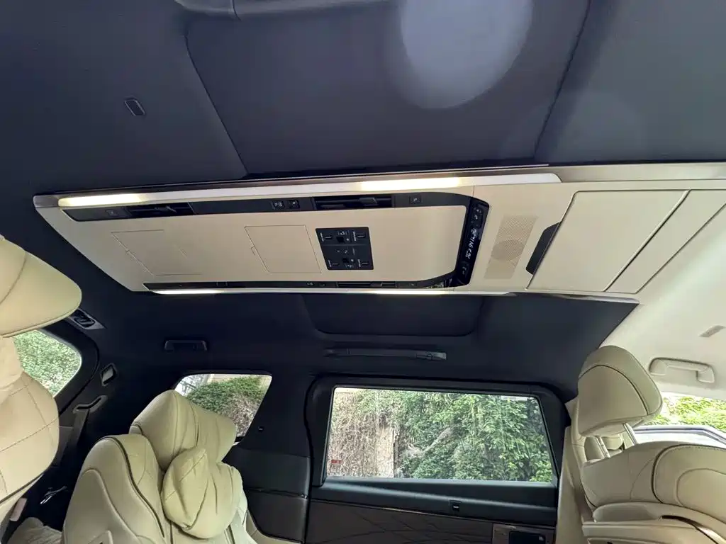 Toyota Vellfire — миниатюра 10