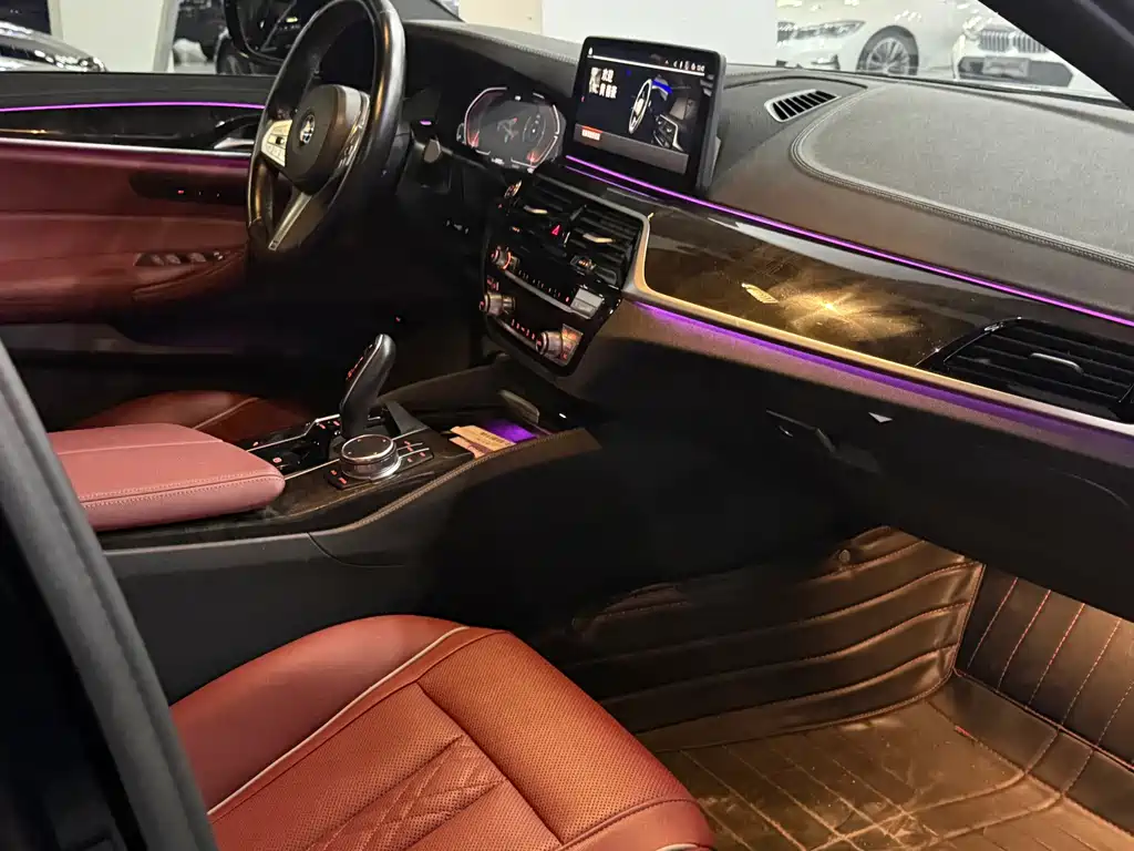 BMW 5 Series — миниатюра 12