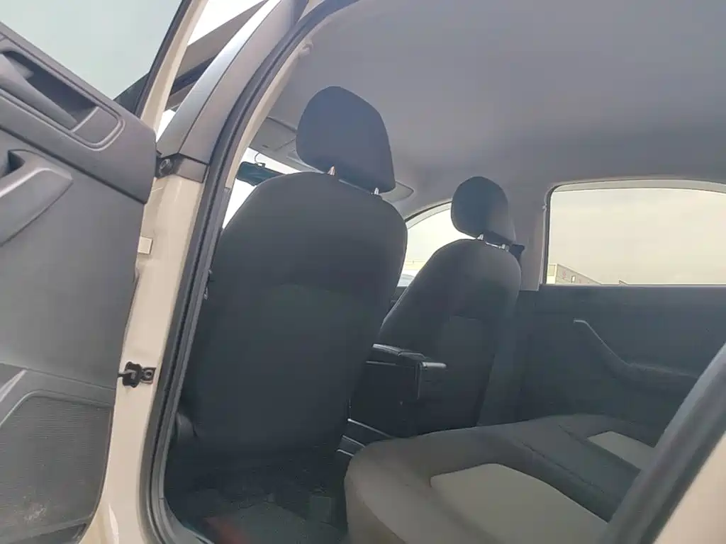 Skoda Rapid — миниатюра 18