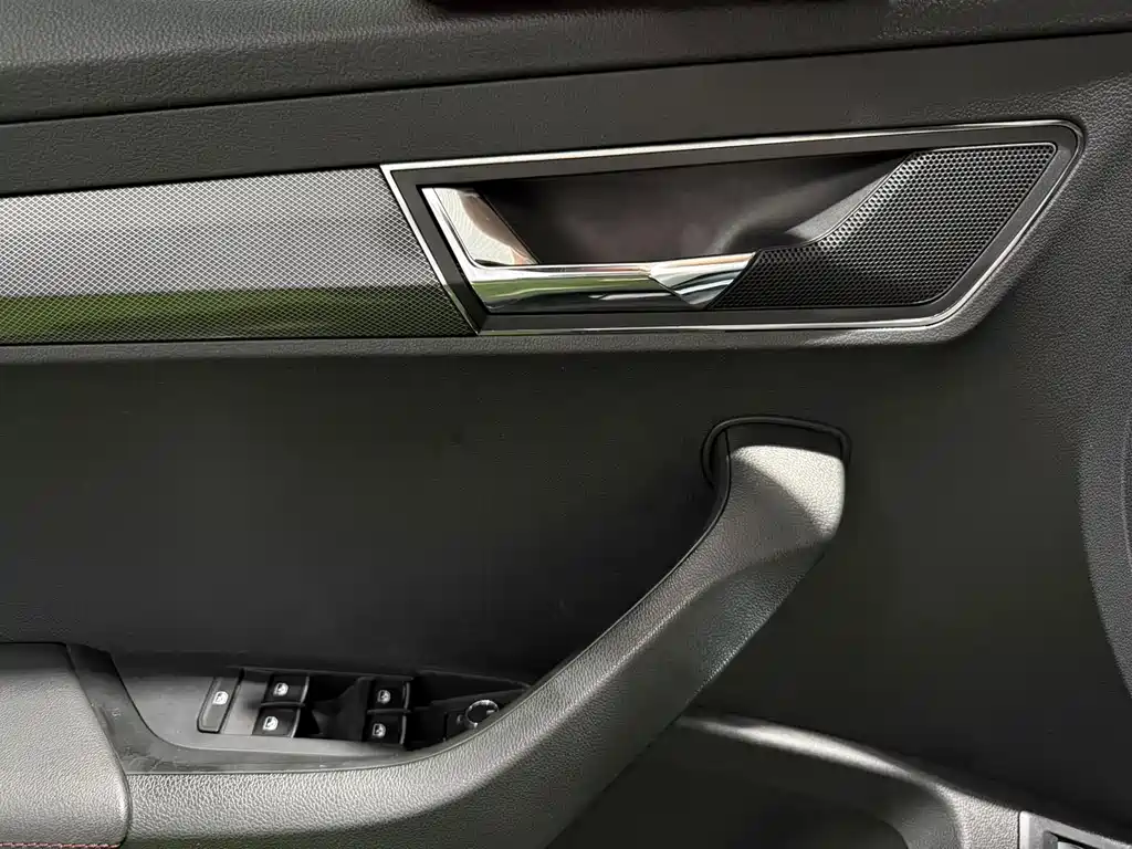 Skoda Karoq — миниатюра 8