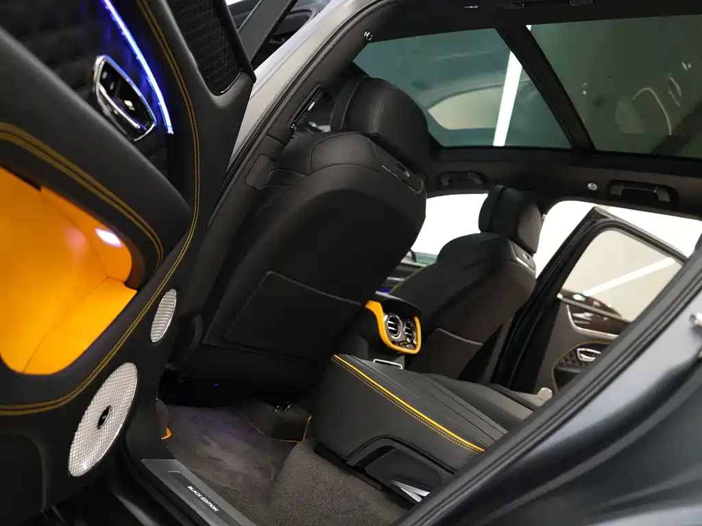 Bentley Bentayga — миниатюра 20