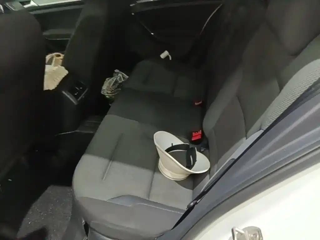 Volkswagen Golf — миниатюра 17