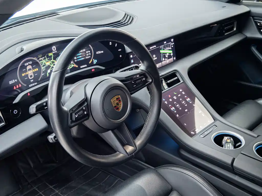 Porsche Taycan — миниатюра 17