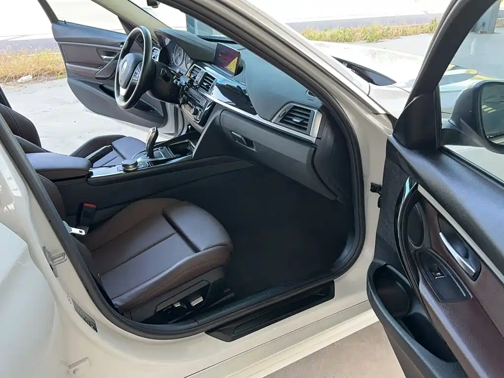 BMW 3 Series — миниатюра 21